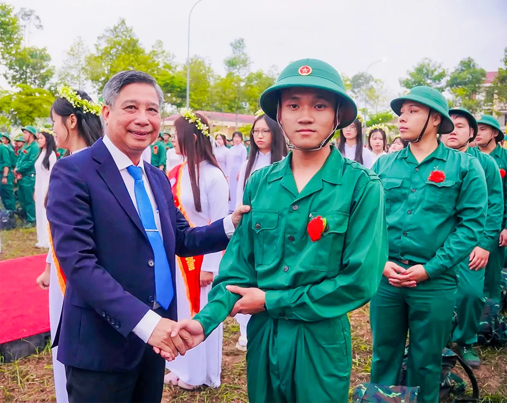Trên 5.000 thanh niên TP Cần Thơ hăng hái lên đường nhập ngũ