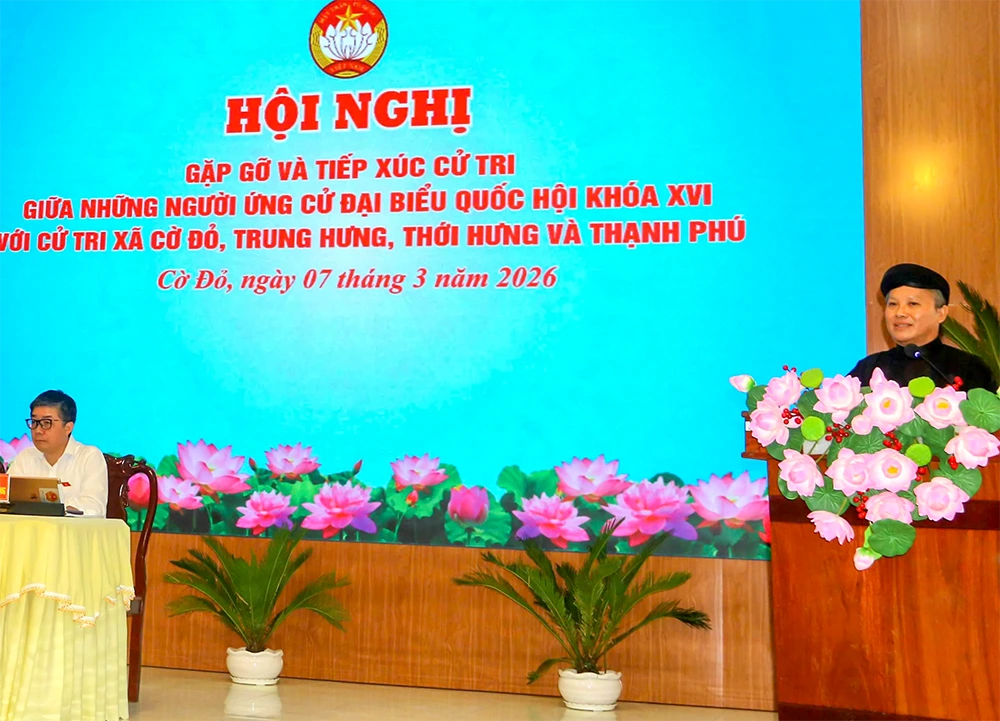 Ông Nguyễn Hoàng Khởi phát biểu tiếp thu ý kiến của cử tri