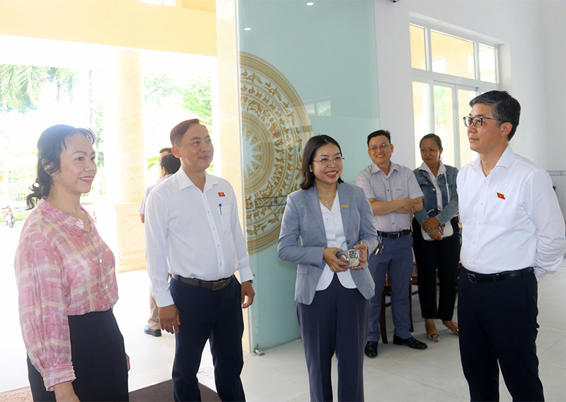 các ứng ứng cử viên đại biểu Quốc hội khóa XVI thuộc Đơn vị bầu cử số 2, TP Cần Thơ, gặp gỡ, tiếp xúc với cử tri.