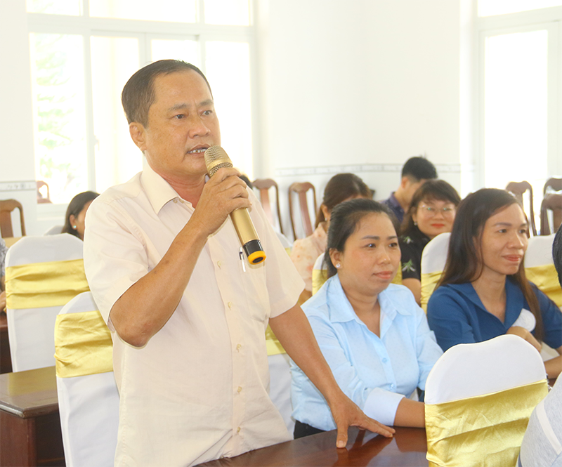 Cử tri xã Thới Lai nêu ý kiến tại hội nghị.