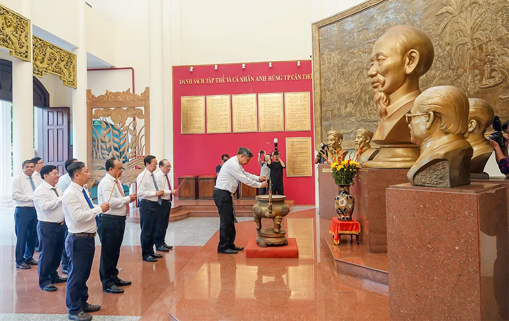 តាំងពិព័រណ៍សៀវភៅ និងដាក់បង្ហាញរូបភាពឯកសារក្រោមប្រធានបទអំណរបោះឆ្នោតតំណាងរដ្ឋសភា និងក្រុមប្រឹក្សាប្រជាជនគ្រប់ថ្នាក់