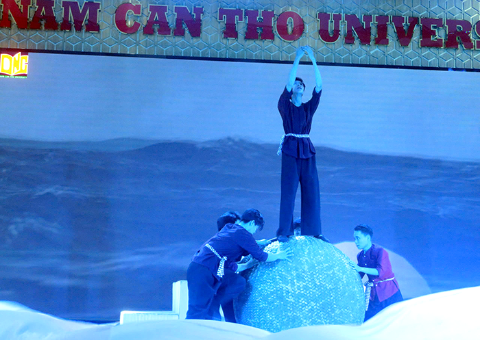 Sinh viên Trường Đại học Nam Cần Thơ sân khấu hóa tín ngưỡng thờ cá Ông