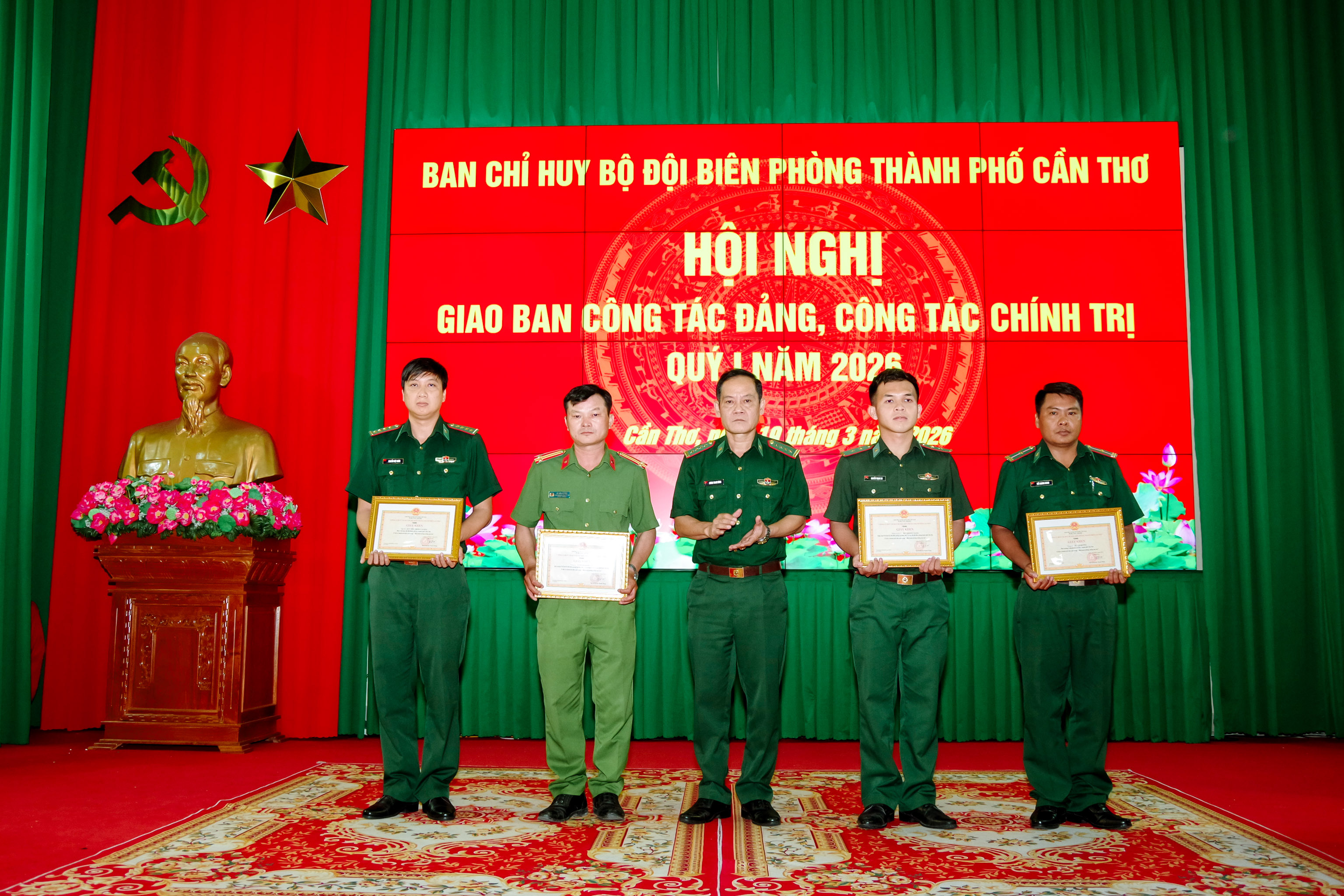 កងទ័ពការពារព្រំដែនទីក្រុងកឹងធើចាត់តាំងកិច្ចប្រជុំប្តូរវេនការងារបក្ស ការងារនយោបាយ