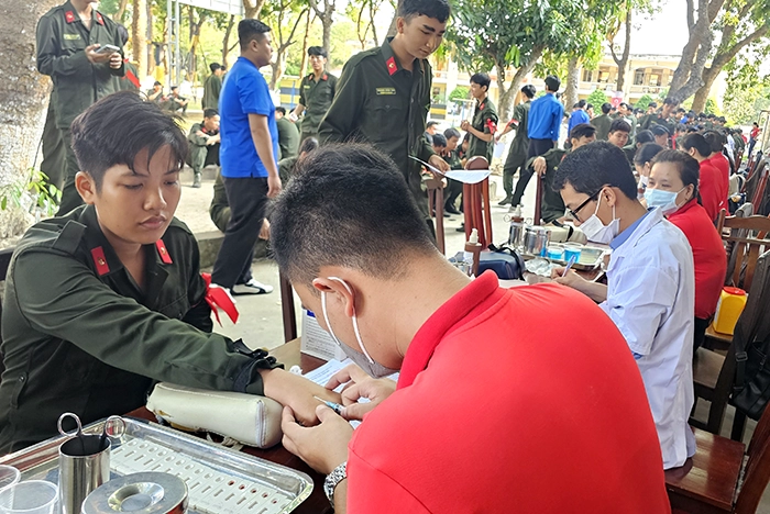 Khoảng 1.000 người tham gia hiến máu tại Chương trình “Chủ nhật Đỏ” lần thứ XVIII được tổ chức ở Cần Thơ