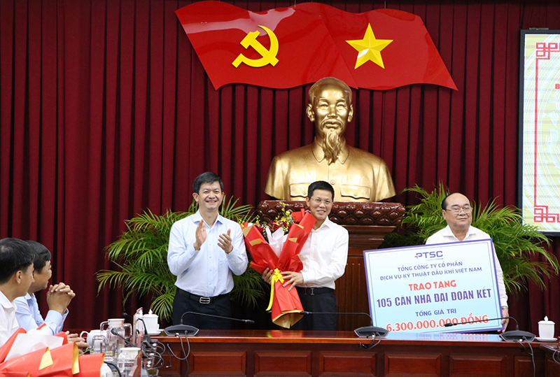 Bộ Nông nghiệp và Môi trường trao 155 căn nhà tình nghĩa, nhà đại đoàn kết trên địa bàn TP Cần Thơ