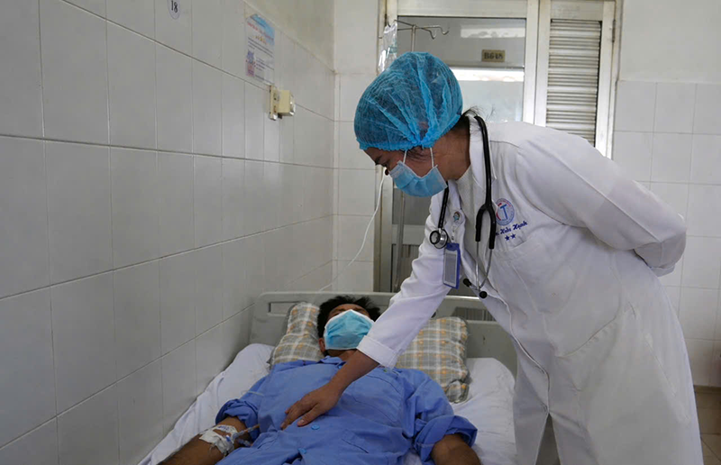 Hy hữu xương cá 3cm xuyên vào đường mật