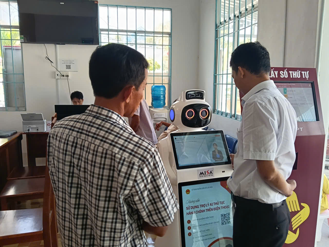 ឃុំឡាយហ្វា ដាក់ឱ្យប្រើប្រាស់រ៉ូបូតបដិសណ្ឋារកិច្ច បម្រើការនៅមជ្ឈមណ្ឌលរដ្ឋបាលសាធារណៈ