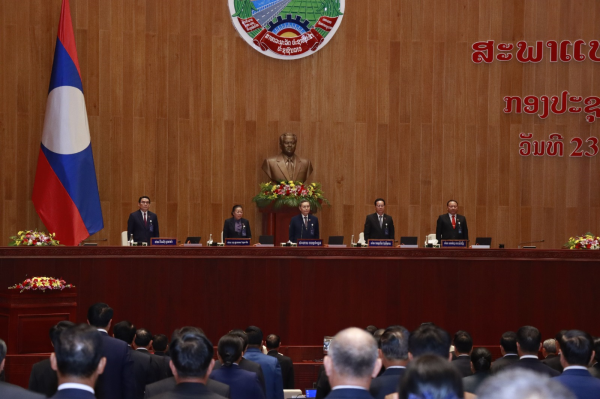 Laos pushes rail link with Vietnam