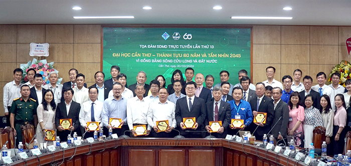 Tọa đàm trực tuyến "Đại học Cần Thơ - Thành tựu 60 năm và tầm nhìn 2045 vì ĐBSCL và đất nước"