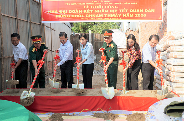 Khởi công xây dựng nhà Đại đoàn kết tặng 3 gia đình đồng bào dân tộc Khmer