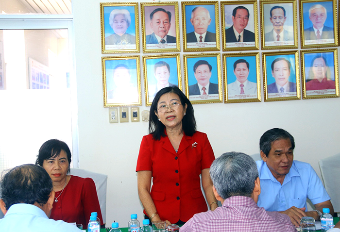 Bà Hồ Thị Cẩm Đào làm việc với Ban đại diện Hội Người cao tuổi và Liên hiệp các Hội Khoa học và Kỹ thuật thành phố