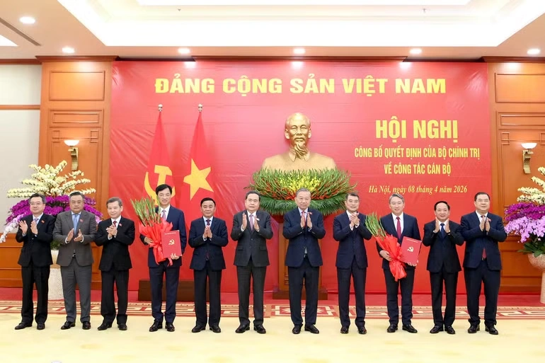 Trao các quyết định bổ nhiệm Trưởng Ban Tổ chức Trung ương, Chánh Văn phòng Trung ương Đảng