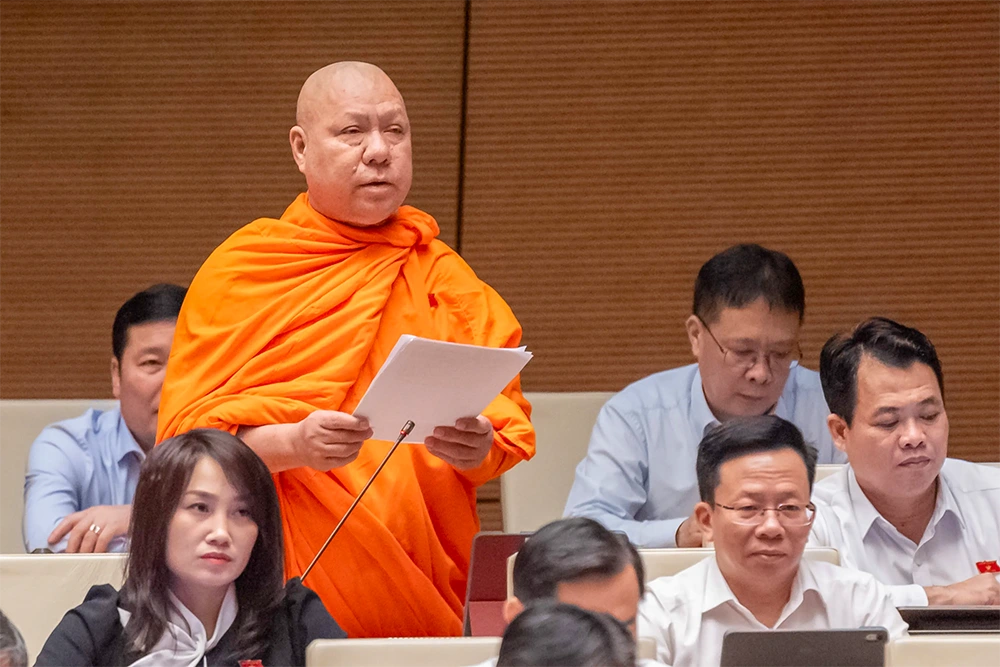 Số hóa kinh sách quý, tư liệu lịch sử giúp cộng đồng dễ tiếp cận