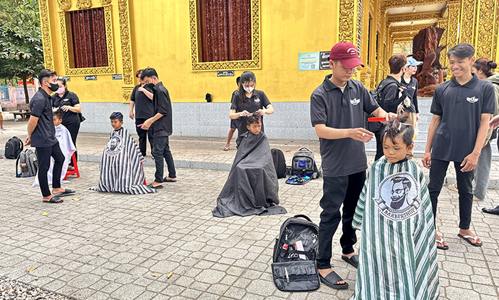 Phiên chợ “0 đồng” mừng Tết Chôl Chnăm Thmây ở xã Thuận Hòa