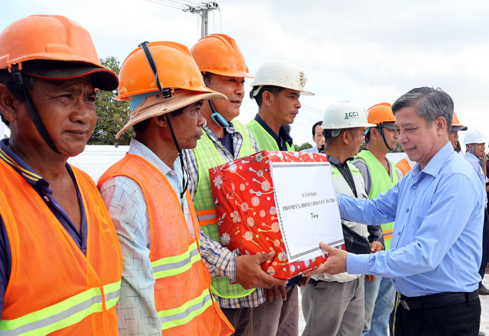 Kiểm tra tiến độ cao tốc Châu Đốc - Cần Thơ - Sóc Trăng giai đoạn 1, dự án thành phần 4