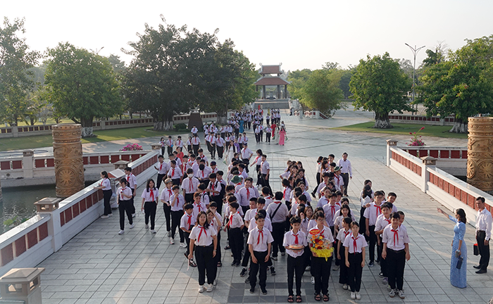 Du khách tìm về Đền thờ Vua Hùng TP Cần Thơ trước thềm Giỗ Tổ