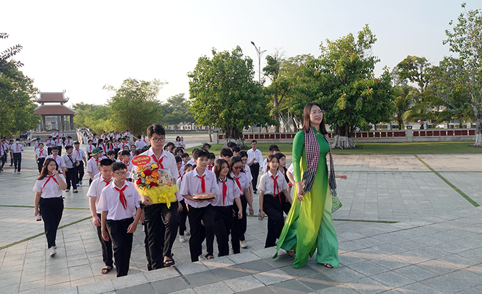 Du khách tìm về Đền thờ Vua Hùng TP Cần Thơ trước thềm Giỗ Tổ