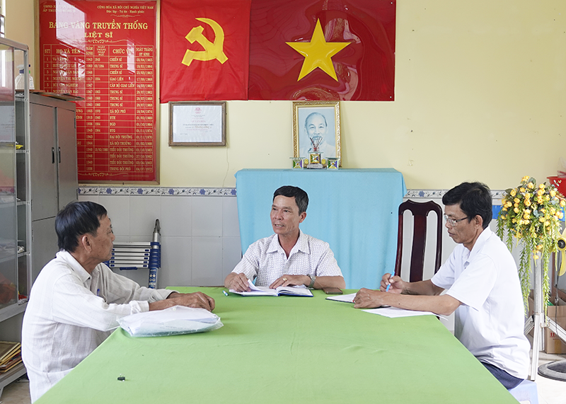 Làm để nhân dân tin tưởng, noi theo