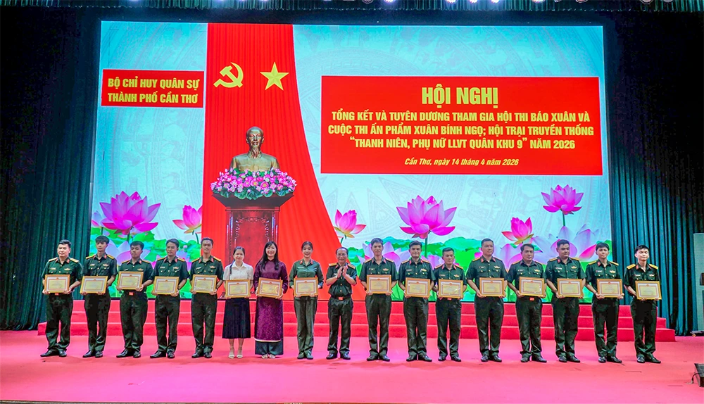 Bộ Chỉ huy Quân sự TP Cần Thơ khen thưởng 37 tập thể, cá nhân có thành tích trong tham gia các hội trại, cuộc thi