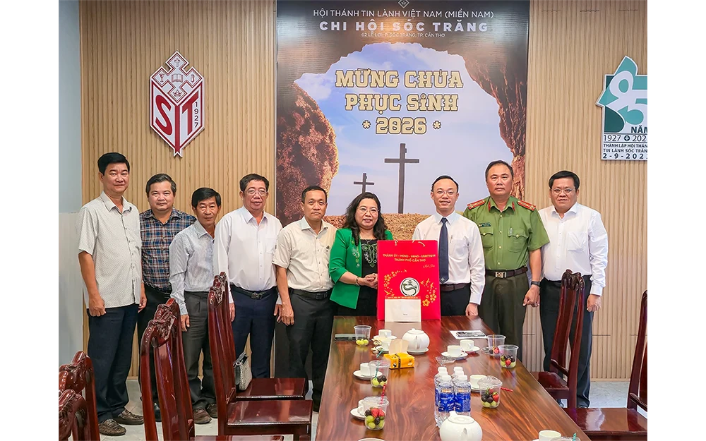 Lãnh đạo TP Cần Thơ thăm, chúc mừng Lễ Phục sinh tại phường Sóc Trăng