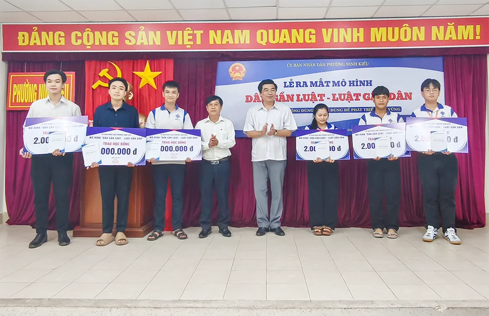 Phường Ninh Kiều ra mắt mô hình “Dân gần Luật - Luật gần dân”