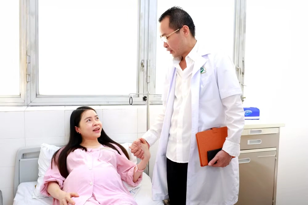 Kỳ tích y khoa: Cặp song thai chào đời cách nhau 13 tuần