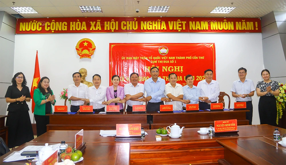 bà Hồ Thị Cẩm Đào, Phó Bí thư Thành ủy, Chủ tịch Ủy ban MTTQVN TP Cần Thơ, cùng lãnh đạo các ban, ngành.