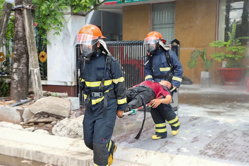 Thực tập phương án chữa cháy và cứu nạn, cứu hộ tại Ngân hàng Nông nghiệp và Phát triển nông thôn chi nhánh Phú Lợi Sóc Trăng