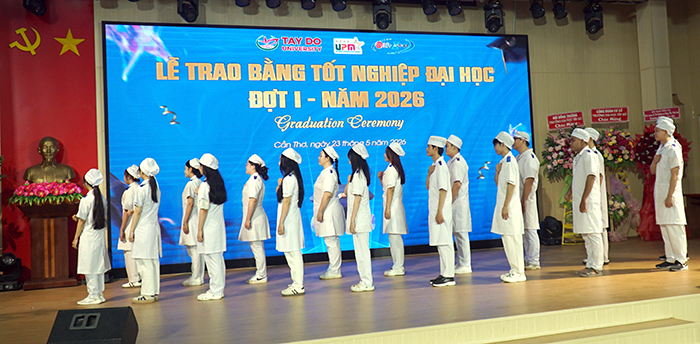 Trường Đại học Tây Đô trao bằng tốt nghiệp cho hơn 600 tân khoa