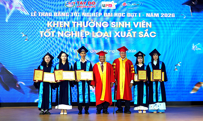Trường Đại học Tây Đô trao bằng tốt nghiệp cho hơn 600 tân khoa