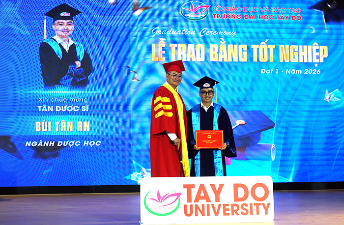 Trường Đại học Tây Đô trao bằng tốt nghiệp cho hơn 600 tân khoa