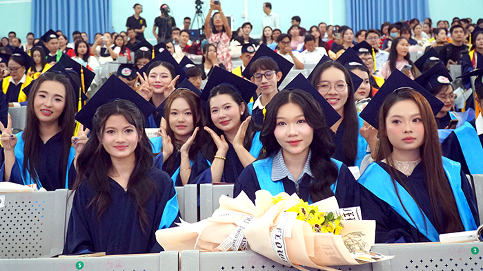 Trường Đại học Tây Đô trao bằng tốt nghiệp cho hơn 600 tân khoa