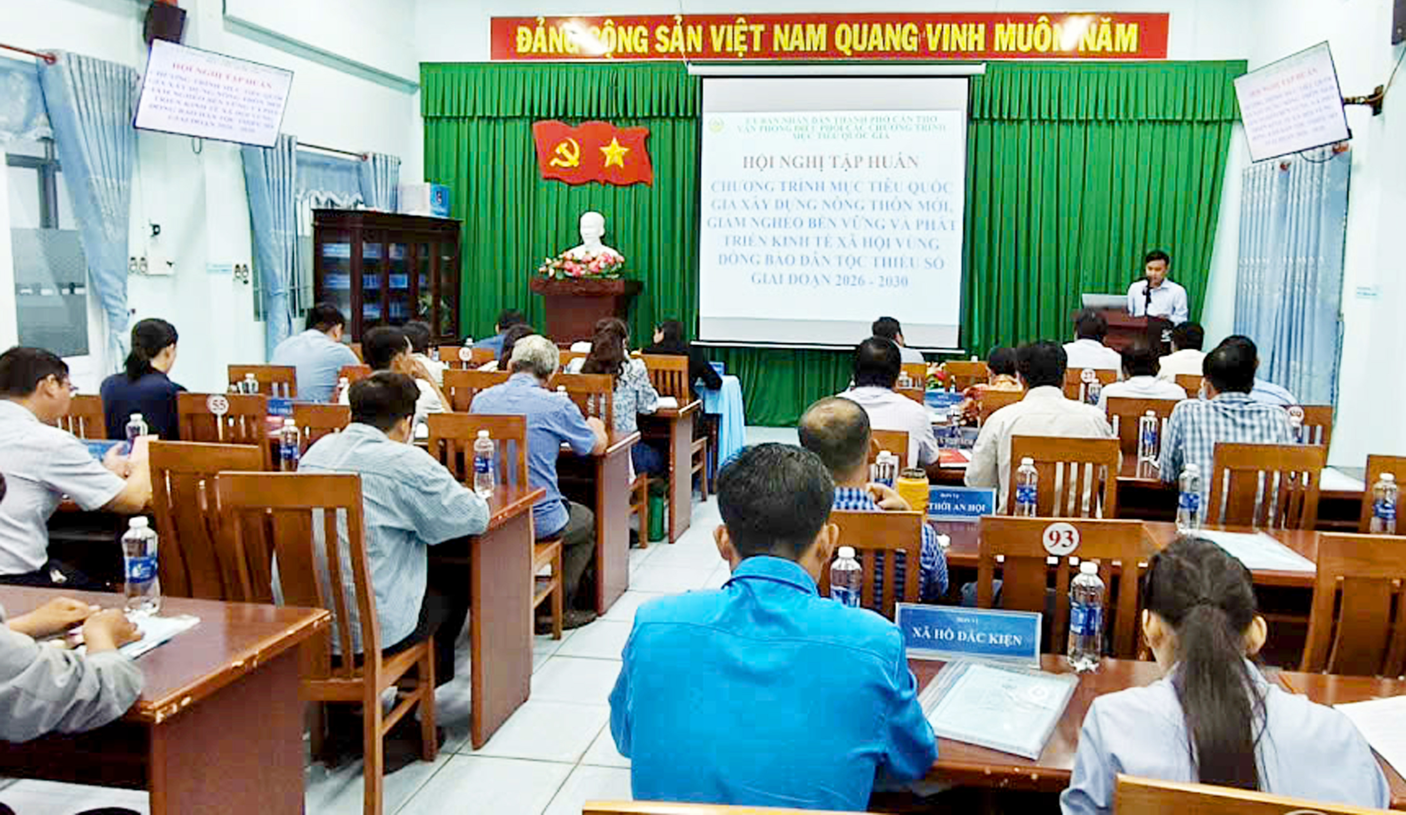 ហ្វឹកហាត់អំពីការអនុវត្តកម្មវិធីគោលដៅជាតិកសាងជនបទថ្មី បន្ថយភាពក្រីក្រដោយចីរភាព