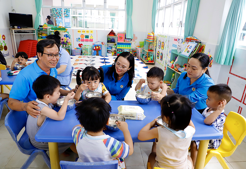 Lãnh đạo LĐLĐ TP Cần Thơ dự “Bữa cơm Công đoàn” cùng đoàn viên, người lao động