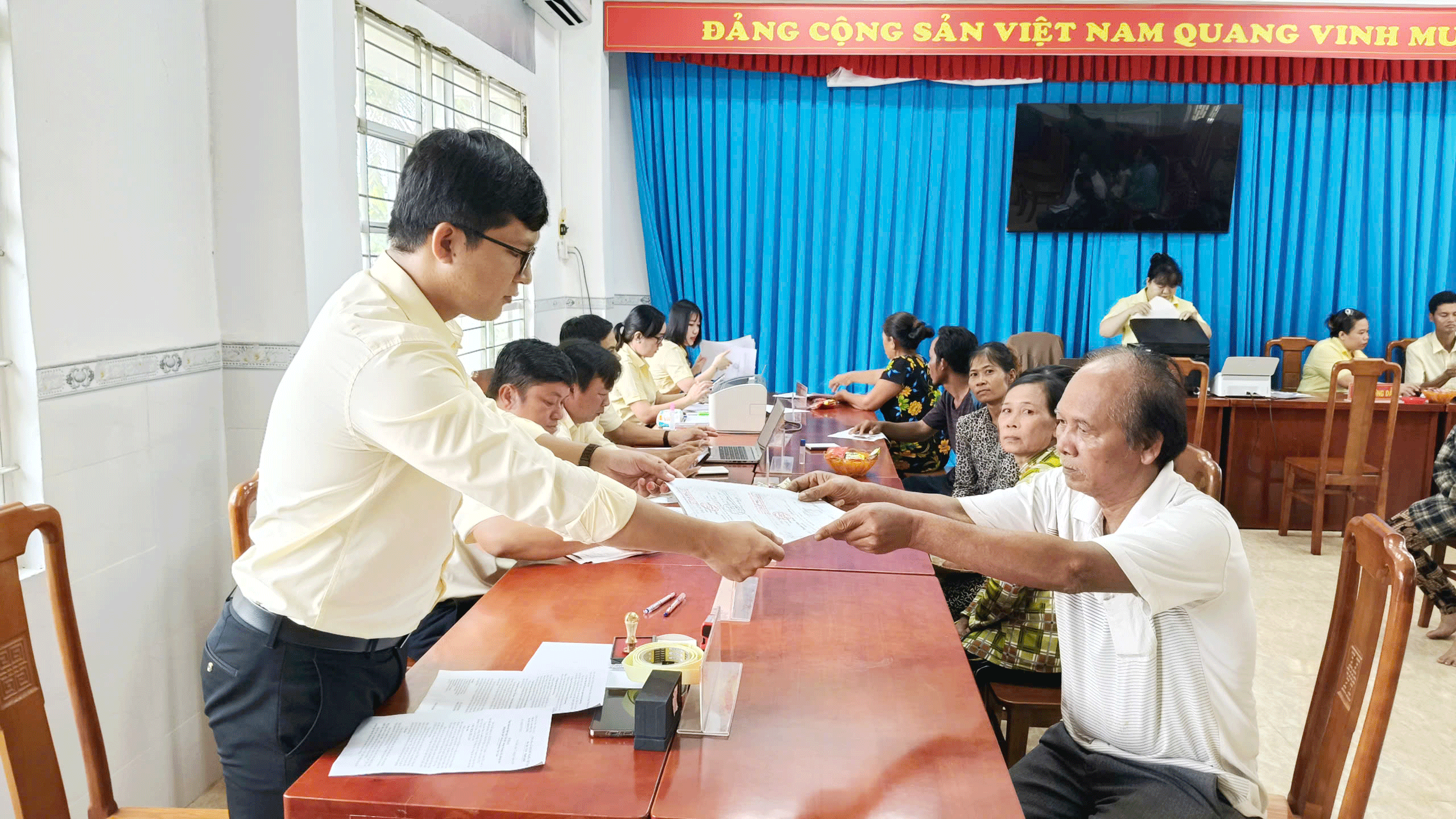 ទម្រង់ "ថ្ងៃអាទិត្យ ៣ មិន" បម្រើប្រជាជននៅសង្កាត់វិញចូវ