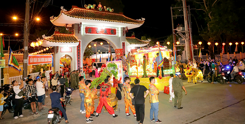 Lãnh đạo thành phố dự khai mạc Lễ hội Kỳ yên Thượng điền Đình Bình Thủy