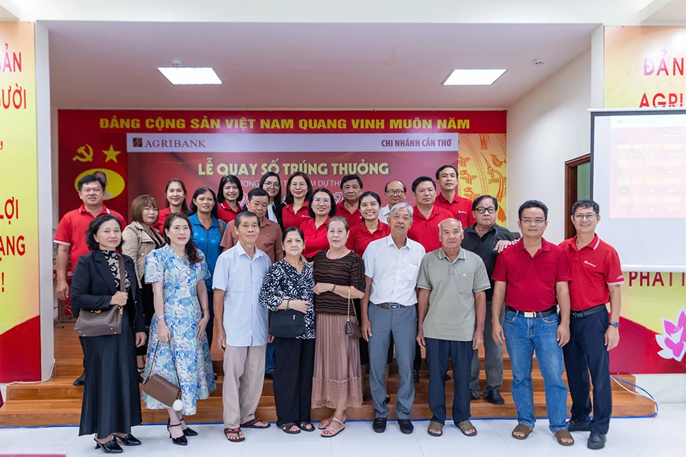 Agribank Chi nhánh Cần Thơ tổ chức quay số trúng thưởng chương trình "Mã đáo phú quý - gửi tiền như ý"