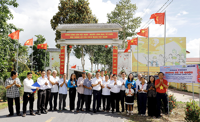 Phát huy vai trò Công đoàn trong bảo vệ nền tảng tư tưởng của Đảng