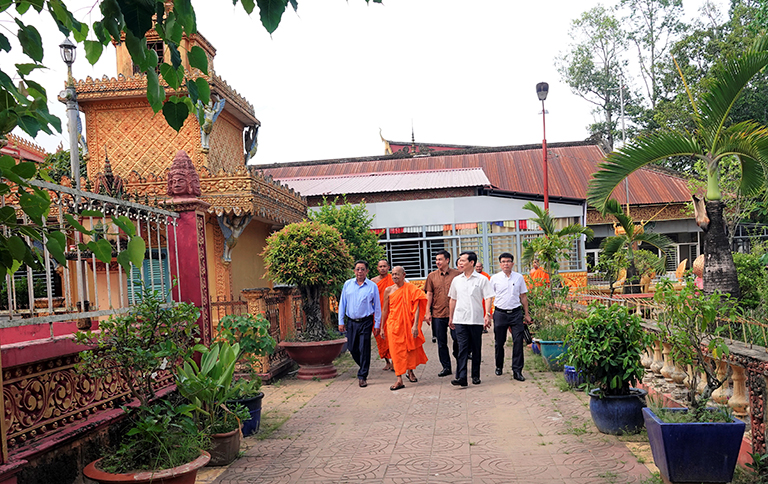 គណៈប្រតិភូនៃគណៈឃោសនាអប់រំនិងប្រជាចលនាមជ្ឈិម ប្រសិទ្ធពរមហាបុណ្យវិសាខបូជានៅទីក្រុងកឹងធើ