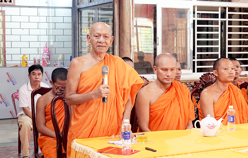 គណៈប្រតិភូនៃគណៈឃោសនាអប់រំនិងប្រជាចលនាមជ្ឈិម ប្រសិទ្ធពរមហាបុណ្យវិសាខបូជានៅទីក្រុងកឹងធើ
