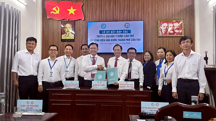 Bệnh viện Ung bướu TP Cần Thơ ký kết hợp tác với Trường Đại học Y dược Cần Thơ
