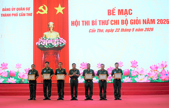 Nâng chất đội ngũ bí thư chi bộ