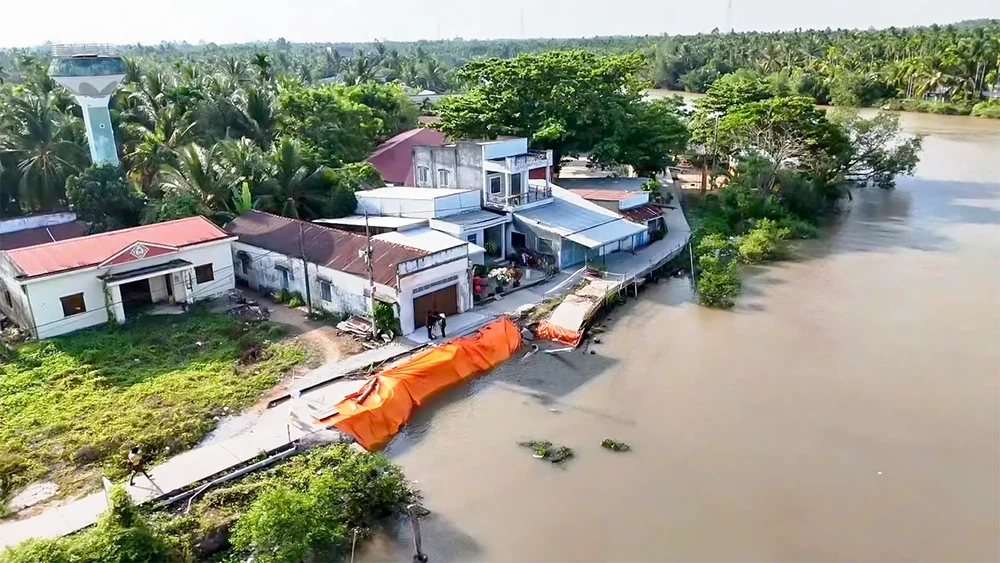 Chủ động ứng phó sạt lở bờ sông, bảo vệ đời sống người dân