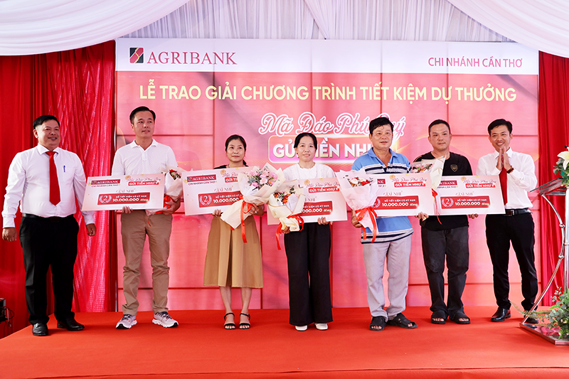 Agribank Chi nhánh Cần Thơ tìm ra chủ nhân xe VinFast VF3 của Chương trình tiết kiệm dự thưởng "Mã đáo phú quý - gửi tiền như ý"