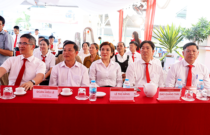 Agribank Chi nhánh Cần Thơ tìm ra chủ nhân xe VinFast VF3 của Chương trình tiết kiệm dự thưởng "Mã đáo phú quý - gửi tiền như ý"