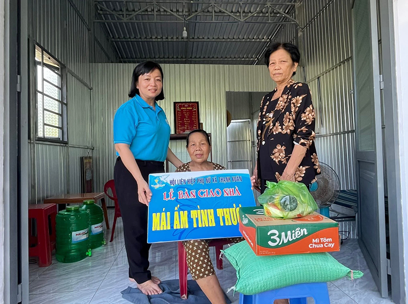 Hội LHPN TP Cần Thơ nhận bằng khen của Trung ương Hội các cấp Hội LHPN thành phố đã thực hiện 347 công trình và hơn 550 phần việc, tổng trị giá gần 69,8 tỉ đồng