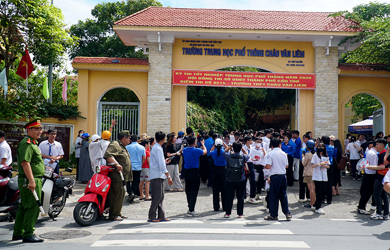 Ngày thi đầu tiên của Kỳ thi tốt nghiệp THPT năm 2026 TP Cần Thơ diễn ra an toàn, nghiêm túc, đúng quy chế