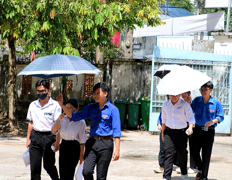 Ngày thi đầu tiên của Kỳ thi tốt nghiệp THPT năm 2026 TP Cần Thơ diễn ra an toàn, nghiêm túc, đúng quy chế