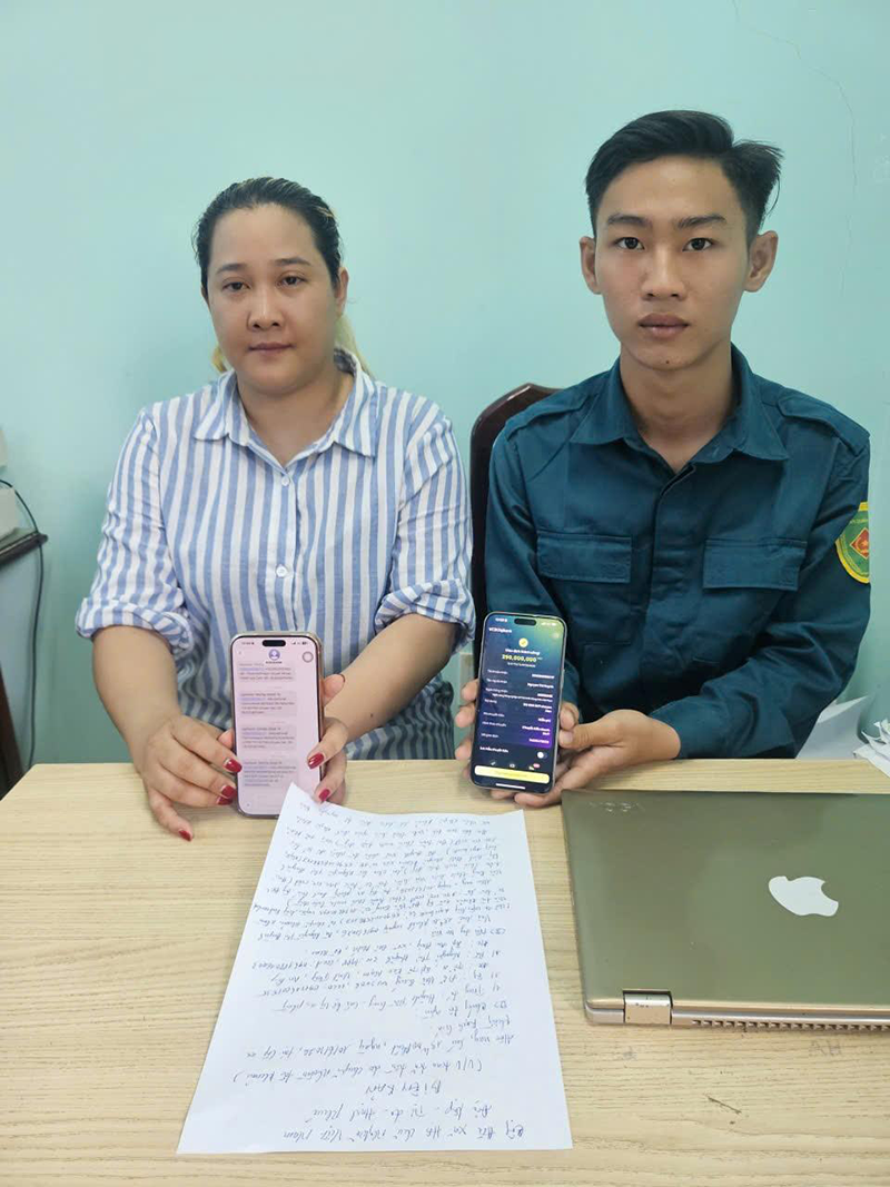 An Giang: Công an tổ chức trả gần 650 triệu đồng người dân chuyển nhầm