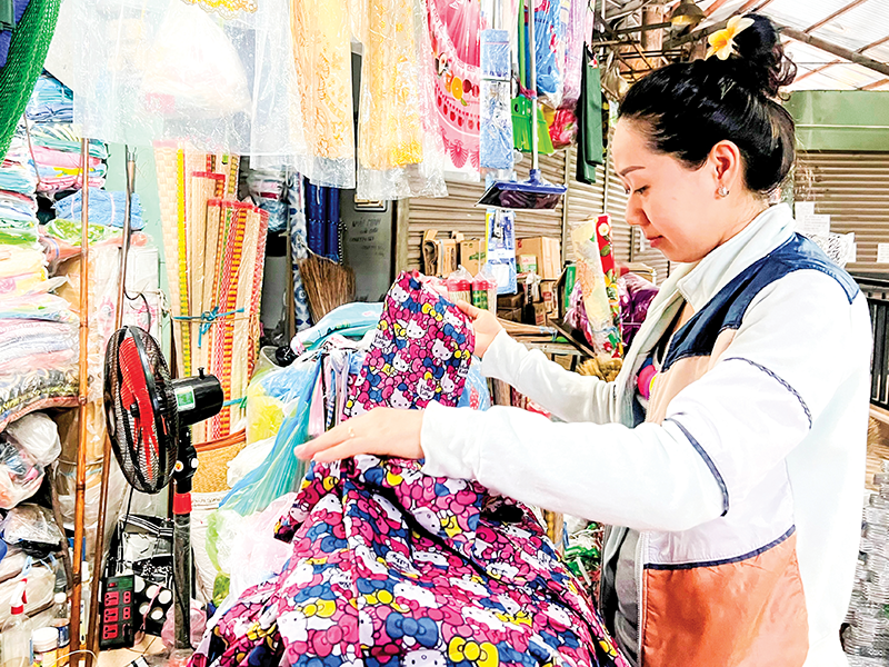 Trang bị đồ dùng đi mưa tiện dụng, an toàn, hợp thời trang
